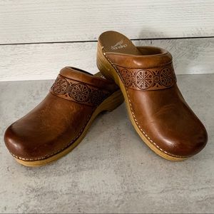 Dansko Saundra Backless Clogs Tan
